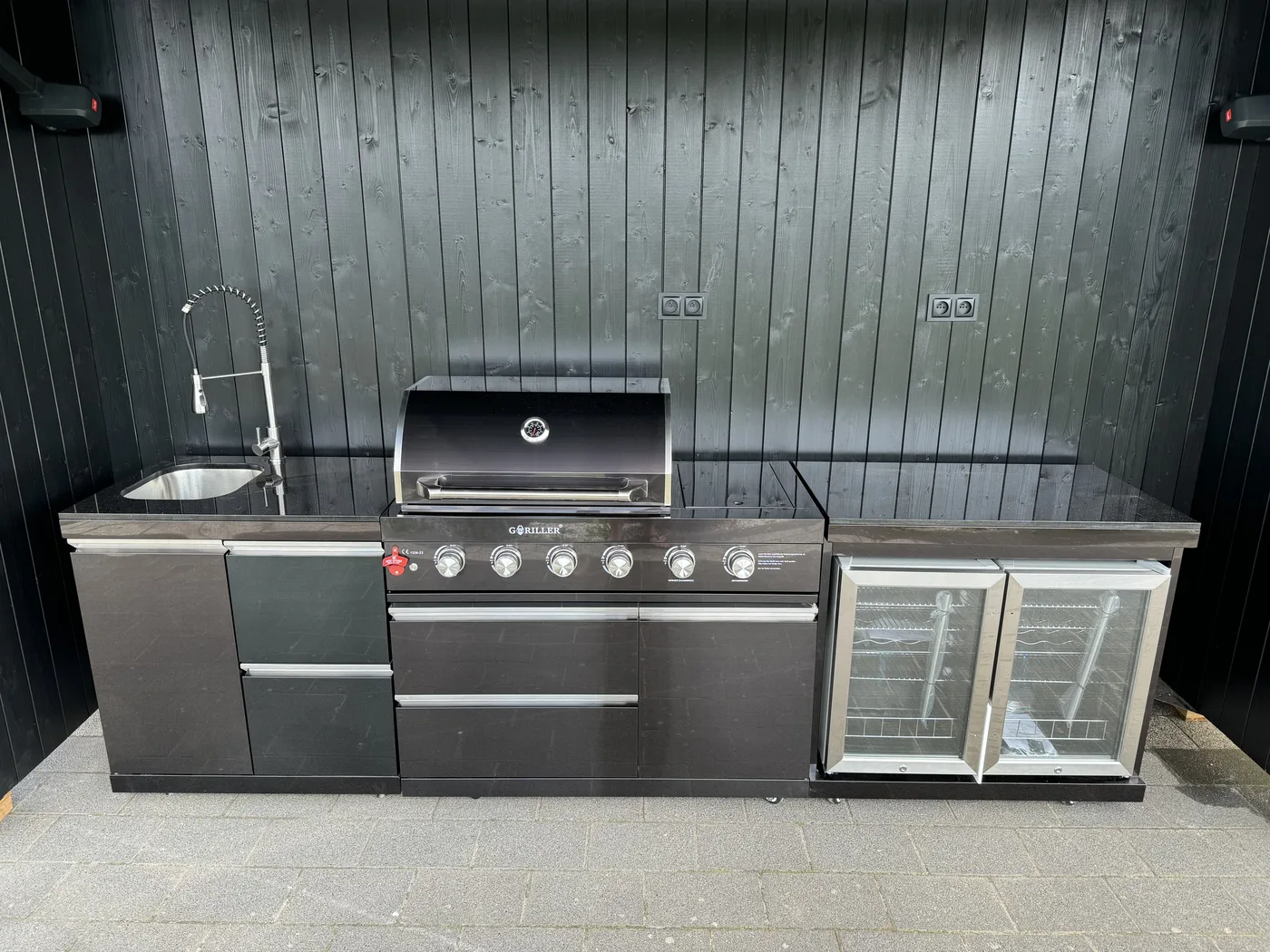 Køkkenmodul med grill, vask og køleskab